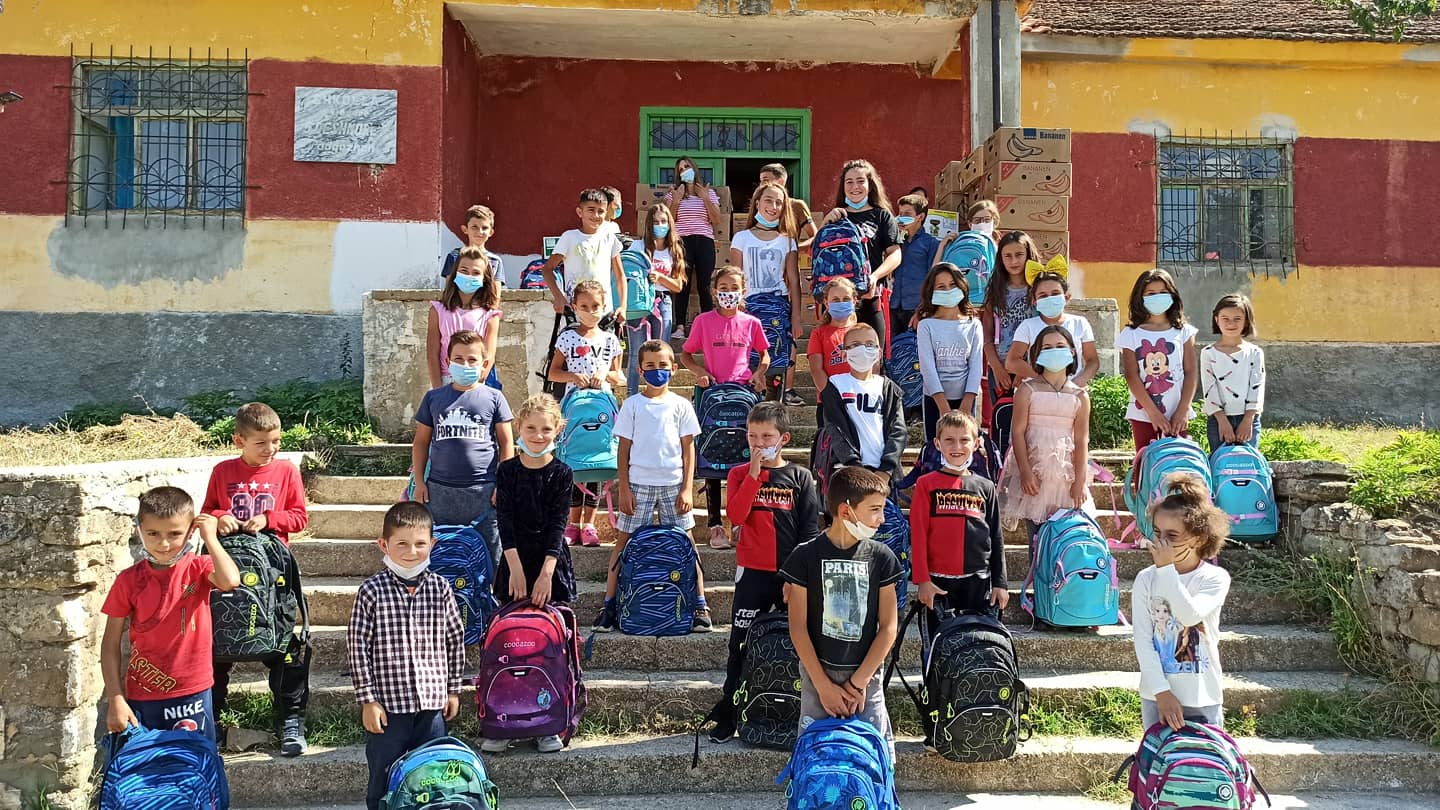 50 çanta dhe mjete shkollore për fëmijët në Potkozhan e Kalivaç