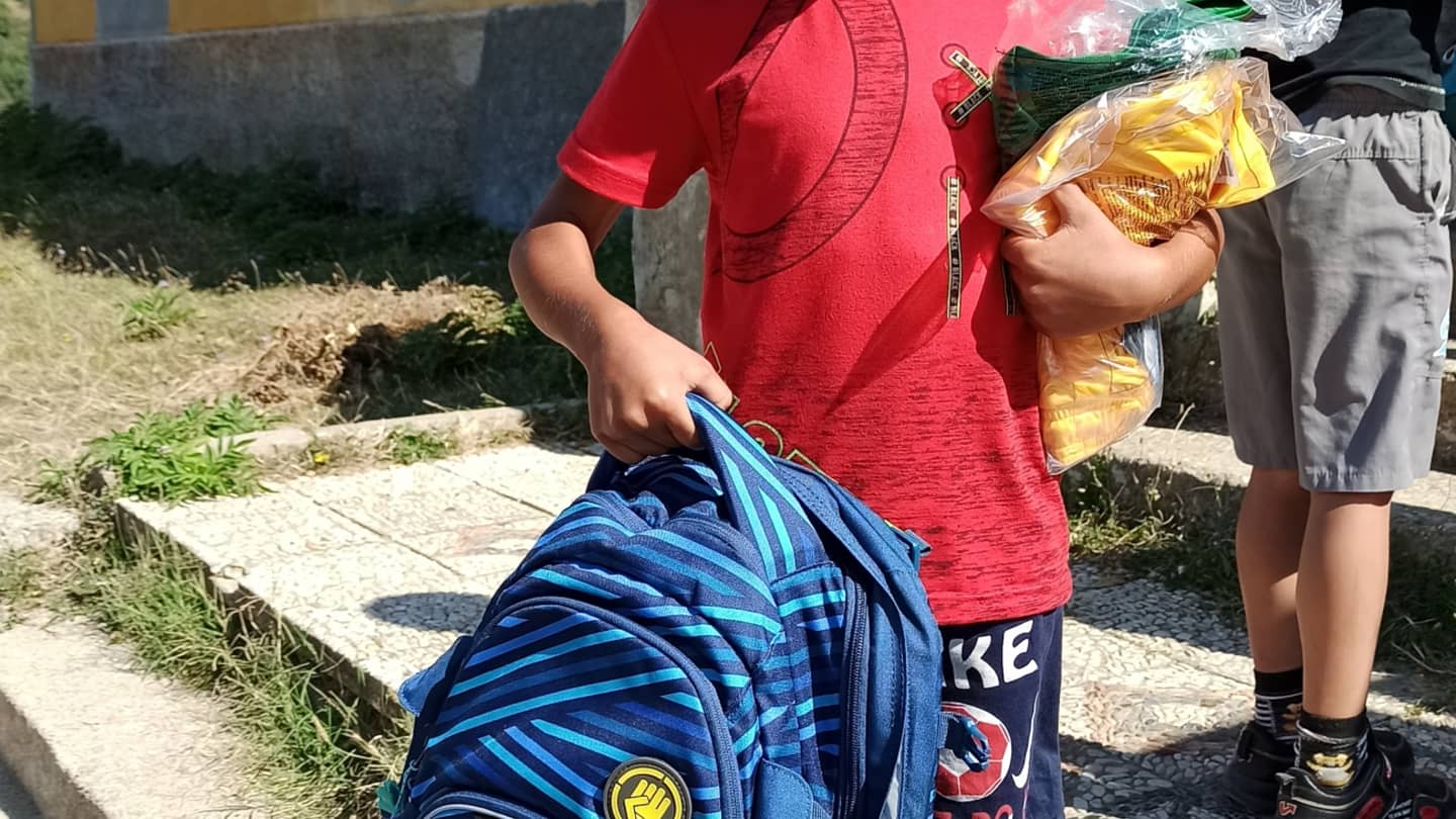 50 çanta dhe mjete shkollore për fëmijët në Potkozhan e Kalivaç